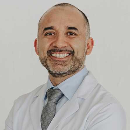 Docteur. Rudy Véga - Prosthodontiste en terres de sucre